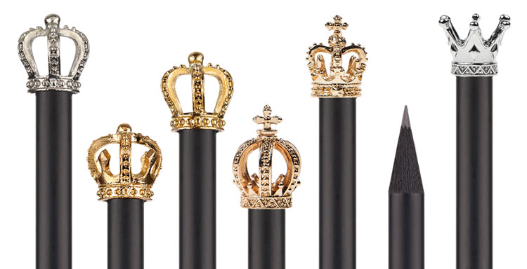 Bleistifte mit golden und silbern glänzenden Kronen aus Metall