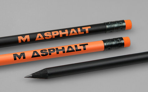 schwarze Bleistift, schwarz und orange lackiert, mit Druck in orange und schwarz