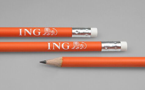 Bleistift orange matt lackiert mit weißem Druck, weißer Radiergummi