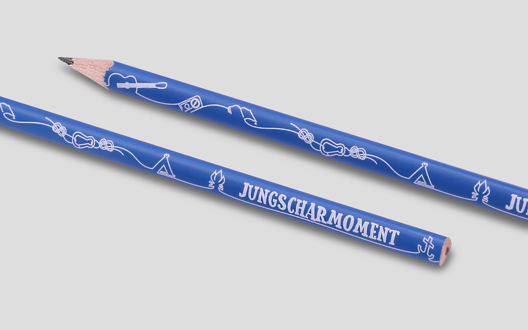 dreieckiger Naturbleistift, blau lackiert, mit weißem Digitaldruck