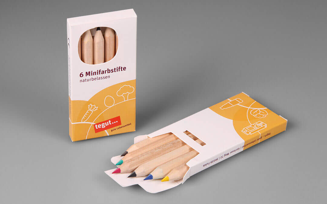 colored pencil etui with viewing window