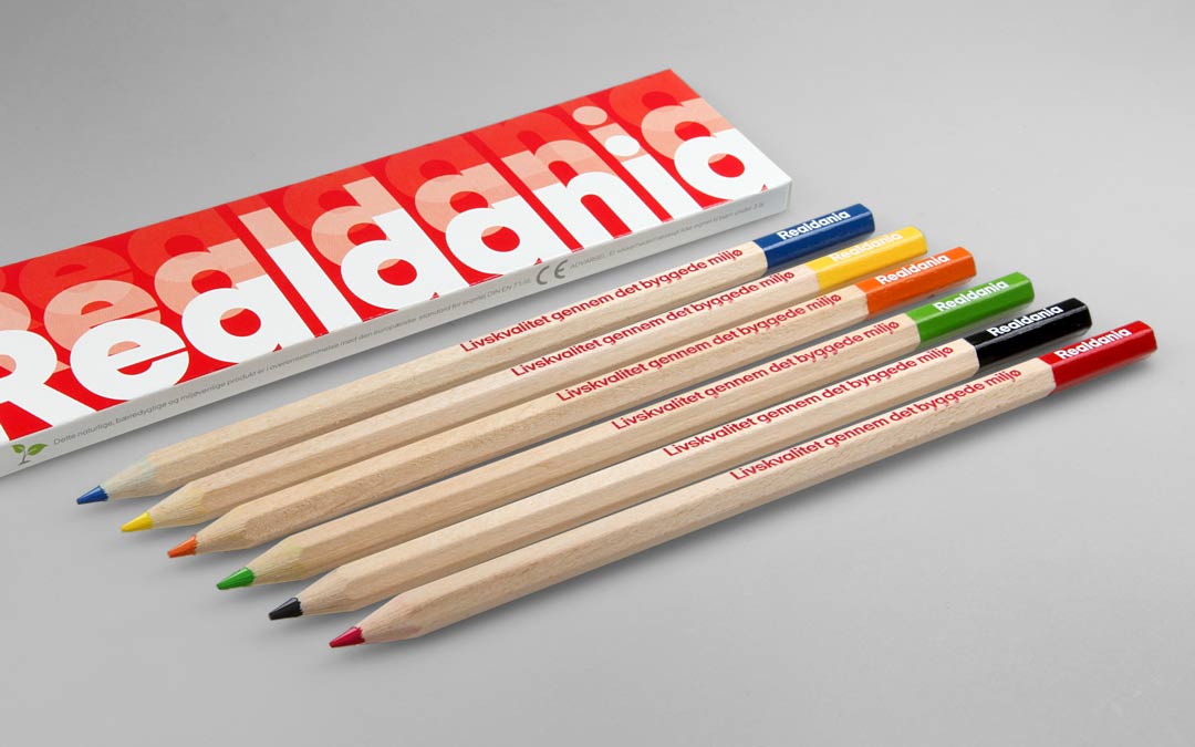 long hexagonal colored pencils with lacquered cap
