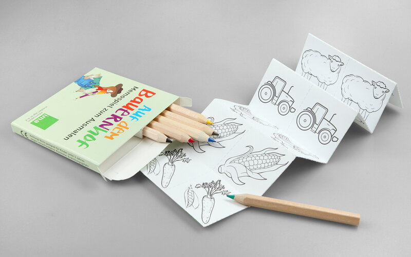Memo set with farm animal motifs