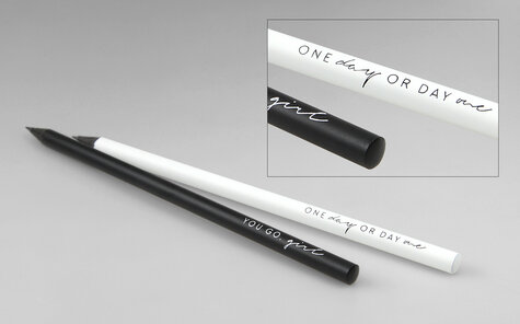 schwarze Bleistift, schwarz und weiß matt lackier, mit Abschlusskappe