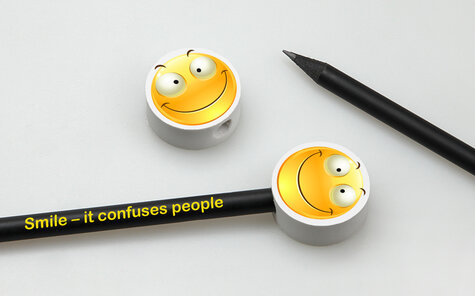 Smiley Radiergummi auf schwarz mattem Bleistift